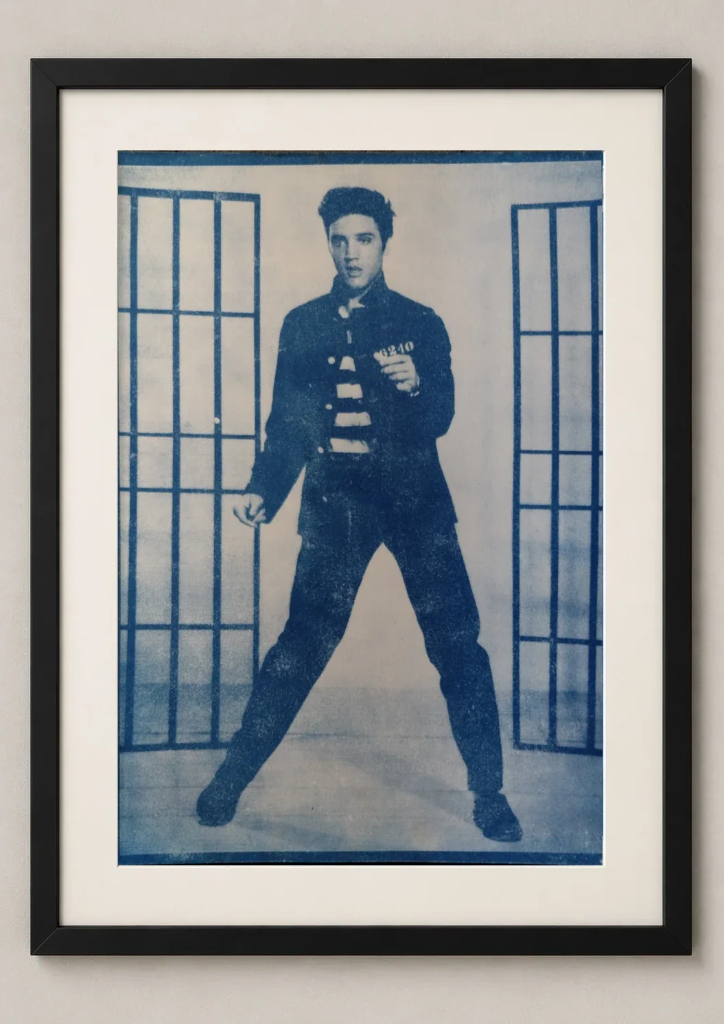 Elvis Presley – Jailhouse Rock | Kunstdruck — Illustrationsfoto mit Rahmen. Der Rahmen ist nicht im Lieferumfang enthalten.